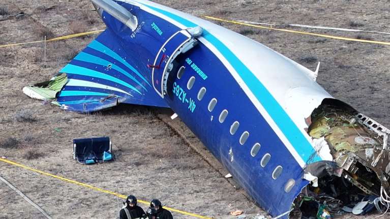 Ομίχλη, πτηνά ή... αντιαεροπορικά πυρά; Θρίλερ με την πτήση της Azerbaijan Airlines- Τι σχέση έχουν τα drones που χτύπησαν τη Ρωσία