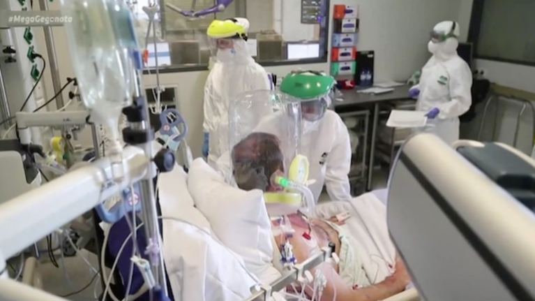 Κορονοϊός: Καθηλωτικό βίντεο - Η πρώτη αποσωλήνωση ασθενούς στο &quot;Γεννηματάς&quot; στη Θεσσαλονίκη