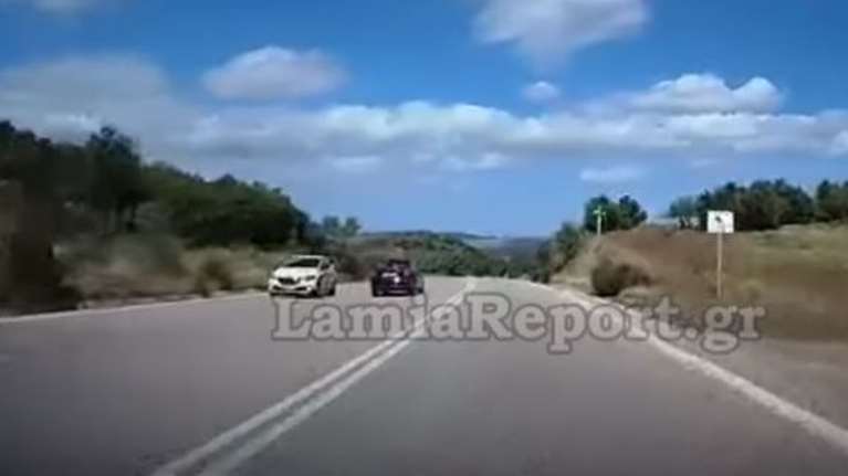Αδιανόητο: Οδηγούσε στο αντίθετο ρεύμα στο δρόμο Λαμίας- Δομοκού - Λαχτάρησαν πολλοί οδηγοί [Βίντεο]