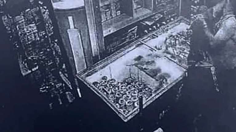 Νέα Φιλαδέλφεια: Φωτογραφίες - ντοκουμέντο από τις τελευταίες στιγμές του Μιχάλη - Προσπαθεί να σταθεί όρθιος