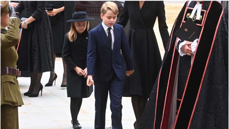 Page of honour: Ο ιστορικός ρόλος του πρίγκιπα Τζορτζ στη στέψη - Γιατί άφησαν εκτός την πριγκίπισσα Σάρλοτ