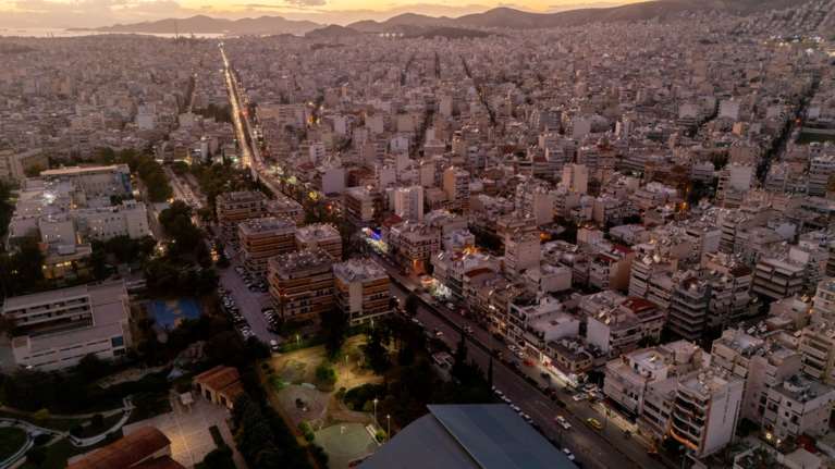 Ακίνητα: Οι νεότεροι αγοράζουν κατοικίες, οι μεγαλύτεροι εξοχικά - Το 80% με... μετρητά