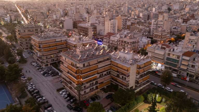 Ερευνα: Το 54% των Ελλήνων δηλώνει ότι δεν μπορεί να αγοράσει σπίτι - Μη προσιτά τα ενοίκια για το 70%