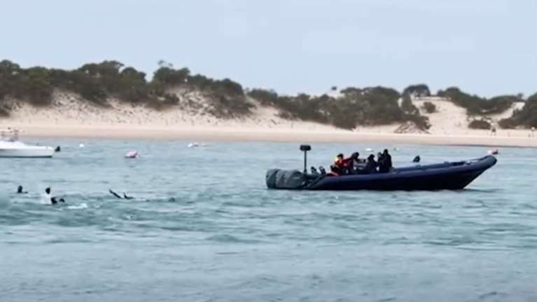 Ισπανία: Βίντεο σοκ - Διακινητές έριξαν στη θάλασσα 4 μετανάστες που πνίγηκαν λίγα μέτρα από την παραλία