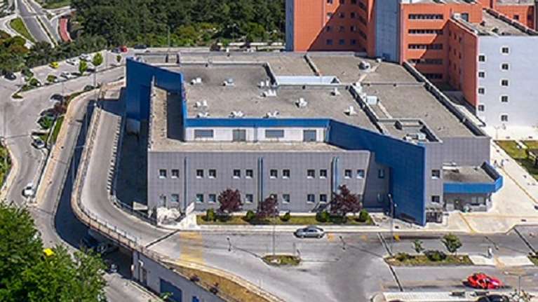 Νοσοκομείο Καβάλας: Αναβλήθηκαν πέντε χειρουργεία λόγω ανεμβολίαστου γιατρού