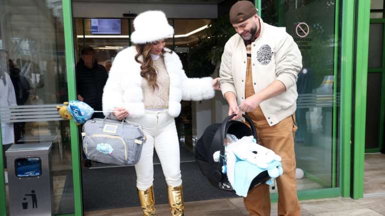 Η Κατερίνα Στικούδη περιγράφει την καθημερινότητα με τον νεογέννητο γιο της με ... τρεις λέξεις [βίντεο]