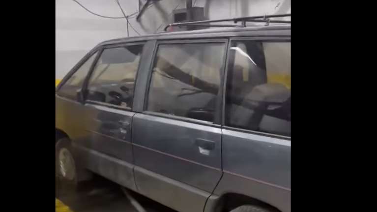 Αντώνης Τρίτσης: &quot;Παρκαρισμένο&quot; για δεκαετίες στο γκαράζ του Δήμου Αθηναίων το αυτοκίνητο του πρώην δημάρχου [βίντεο]