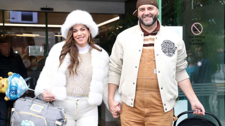 Κατερίνα Στικούδη: Θηλάζει τον νεογέννητο γιο της - Η τρυφερή φωτογραφία που ανέβασε ο σύζυγός της