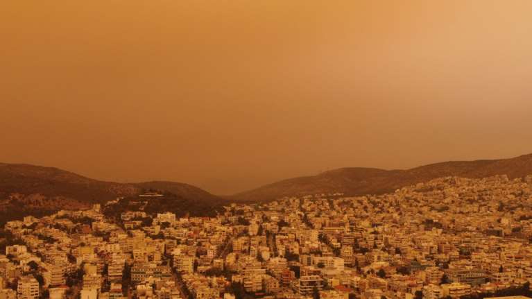 Αργίλιο, τιτάνιο και πυρίτιο: Τι περιείχε η αφρικανική σκόνη που &quot;έπνιξε&quot; τη χώρα [Εικόνες]