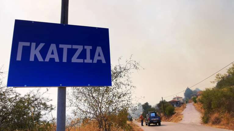 Σε πύρινο κλοιό η Αργολίδα - Εκκενώθηκε το χωριό Γκάτζια - Μεγάλη φωτιά και στη Χαλκίδα [Εικόνες-Βίντεο]