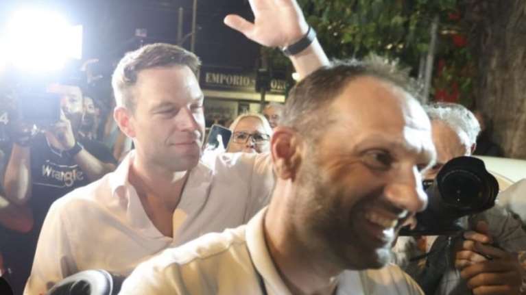 Ο Κασσελάκης διαψεύδει ότι απέλυσε τον Καπνισάκη λόγω της καταδίκης για το πόθεν έσχες: &quot;Next time, just ask&quot;