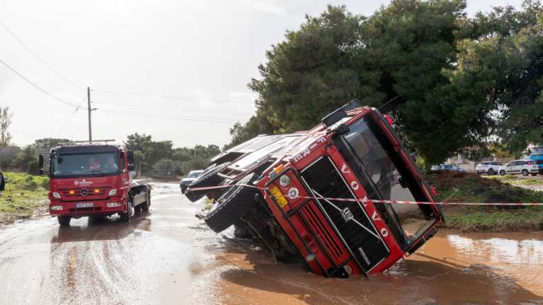 Κακοκαιρία: Ξεκινούν οι αυτοψίες για αποζημιώσεις κατοικιών και επιχειρήσεων - Εικόνες καταστροφής στην Αττική