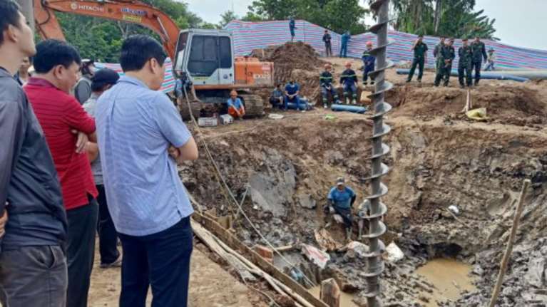 Αγωνία για 10χρονο αγόρι στο Βιετνάμ: Έχει πέσει σε κούφια τσιμεντένια κολώνα 35 μέτρων - Τεράστια επιχείρηση