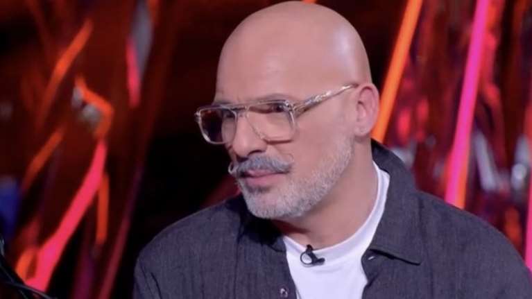 Νίκος Μουτσινάς: &quot;Η πρώτη μου φορά δεν ευδοκίμησε, ήταν με κοπέλα, γι’ αυτό&quot;