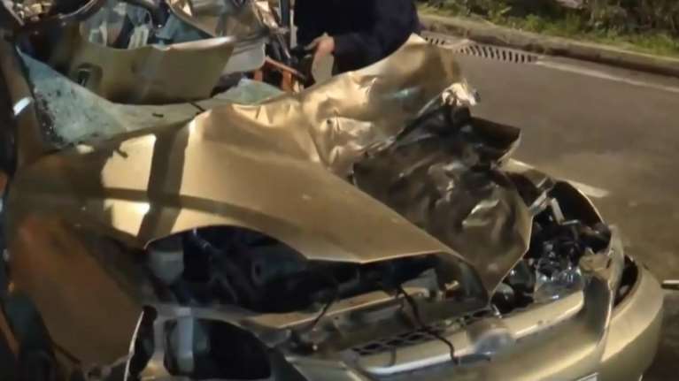 Τροχαίο με έναν νεκρό στο Πέραμα: Αυτοκίνητο απογειώθηκε στο αντίθετο ρεύμα και καρφώθηκε σε άλλο ΙX [βίντεο]