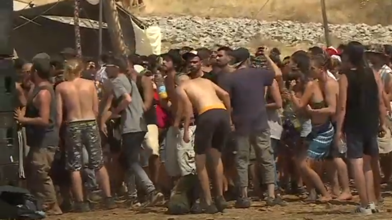 Κορονοϊός: Συναγερμός στη Γαλλία - Ρέιβ πάρτι με 10.000 άτομα στην ύπαιθρο [Βίντεο]