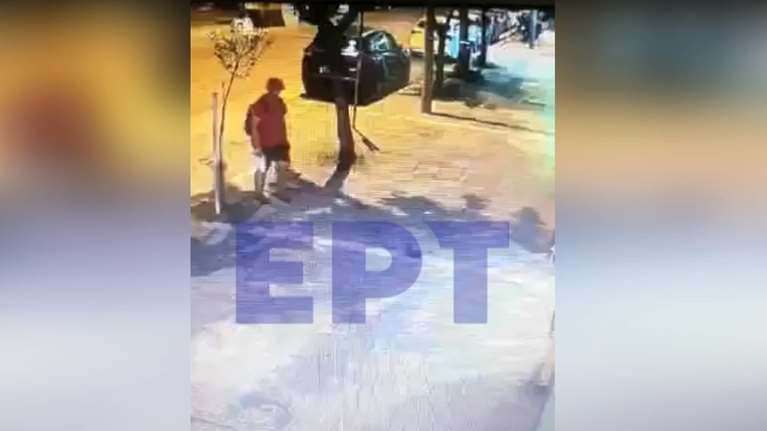 Κτηνωδία στη Θεσσαλονίκη: Ανδρας πάτησε νεογέννητο γατάκι μέχρι θανάτου - Σοκαριστικό βίντεο