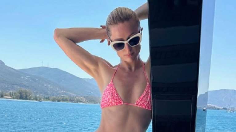 Πάρις Χίλτον: Ενθουσιασμένη με τις διακοπές της στην Ελλάδα - Ανέβασε βίντεο με τις καλύτερες στιγμές της