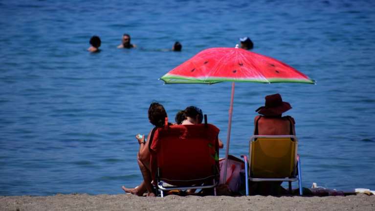 Επιμένει και σήμερα ο καύσωνας: Εως 41 βαθμούς ο υδράργυρος - Σταδιακή υποχώρηση από Δευτέρα