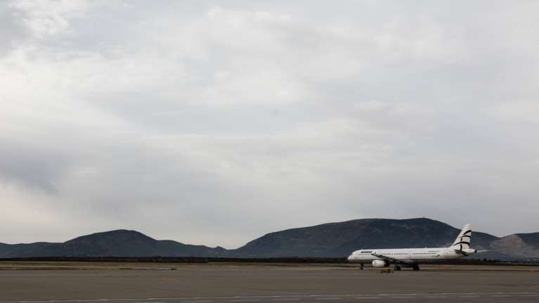 Αναστάτωση στον αέρα: Στο Ρέικιαβικ προσγειώθηκε η πτήση Αθήνα-Νέα Υόρκη - Ο πιλότος έσπασε το πόδι του