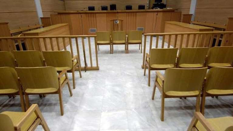 Δολοφονία με μαχαίρι στο Ηράκλειο: Ισόβια σε πατέρα και γιο - Τι είχαν πει στις απολογίες τους