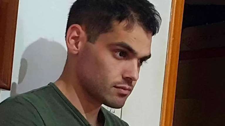 Ηράκλειο: Καρέ καρέ η παράδοση του "πιστολέρο" που πυροβόλησε στο κεφάλι 29χρονο για μια προσπέραση