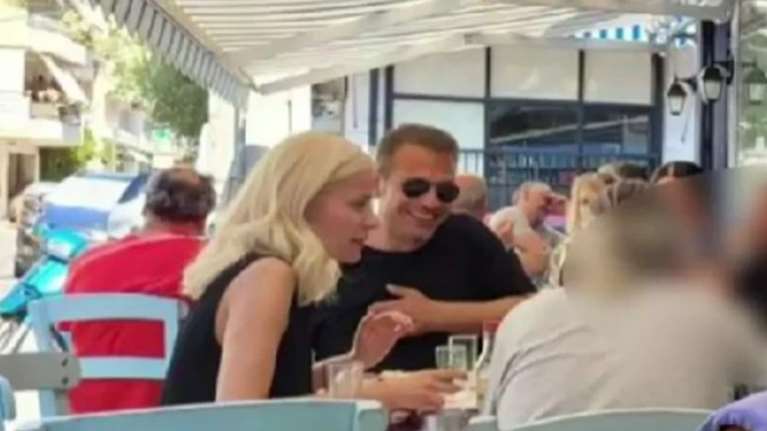 In love ο Ντέμης Νικολαΐδης: Ετσι γνωρίστηκε με τη νέα του σύντροφο, Φανή Σπυριδάκη [εικόνες - βίντεο]