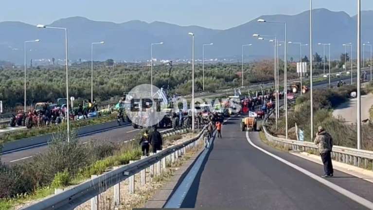 Μεσσηνία: Μπλόκο αγροτών στον αυτοκινητόδρομο στο ύψος της Θουρίας – Κλειστά και τα δύο ρεύματα
