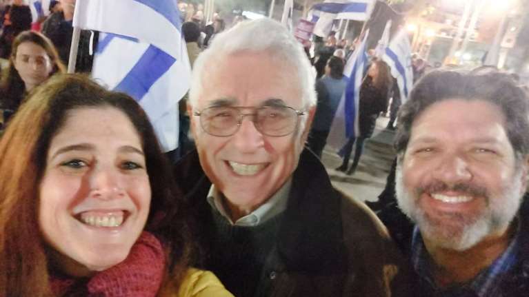 Συνταρακτική μαρτυρία στο CNN: Μιλούσα στο τηλέφωνο με την κόρη μου όταν τη σκότωσε η Χαμάς