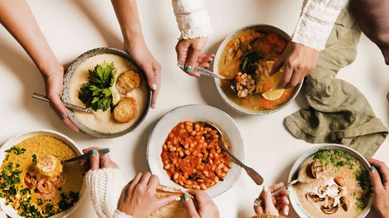 Τα φαγητά που ανεβάζουν την κακή χοληστερίνη - Ποια να αποφεύγουμε και ποια να προτιμάμε