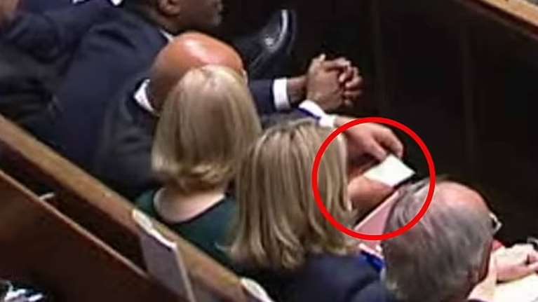 Guardian: Πώς &quot;έσπασε&quot; το πρωτόκολλο  για τον θάνατο της Βασίλισσας Ελισάβετ- Το σημείωμα στην Τρας και το alert του BBC