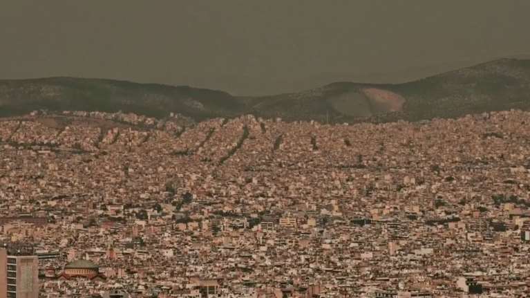 Αφρικανική σκόνη πάνω από την Αθήνα: Ένα χρυσόχρωμο "πέπλο" στην ατμόσφαιρα [βίντεο]