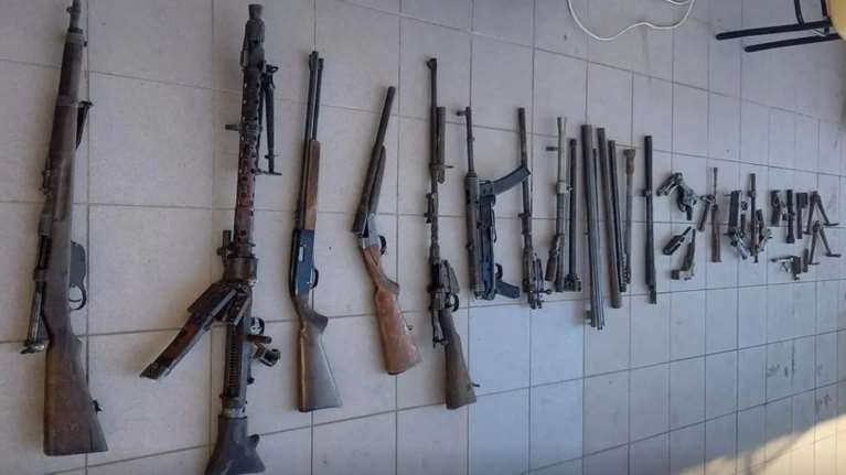 Φλώρινα: Βρέθηκαν κι άλλα όπλα στη στέγη του σπιτιού του ζευγαριού - Τι εξετάζουν οι Αρχές