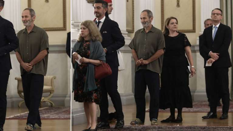 Τα πέδιλα του κ. COCO-MAT στo Προεδρικό Μέγαρο προκάλεσαν σάλο - Θυμήθηκαν ακόμα και το ξενοδοχείο του στην Ακρόπολη...