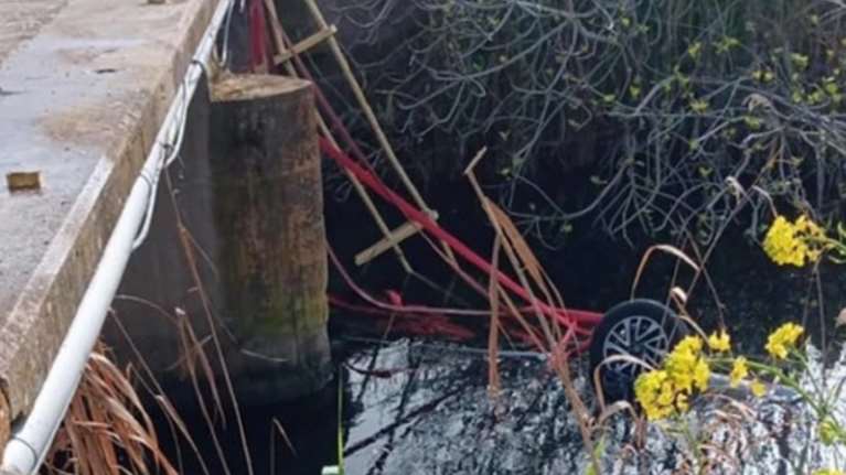 Οικογενειακή τραγωδία στη Λακωνία: Για 30 λεπτά έμεινε κάτω από το νερό η 15χρονη που οδηγούσε και σκοτώθηκε