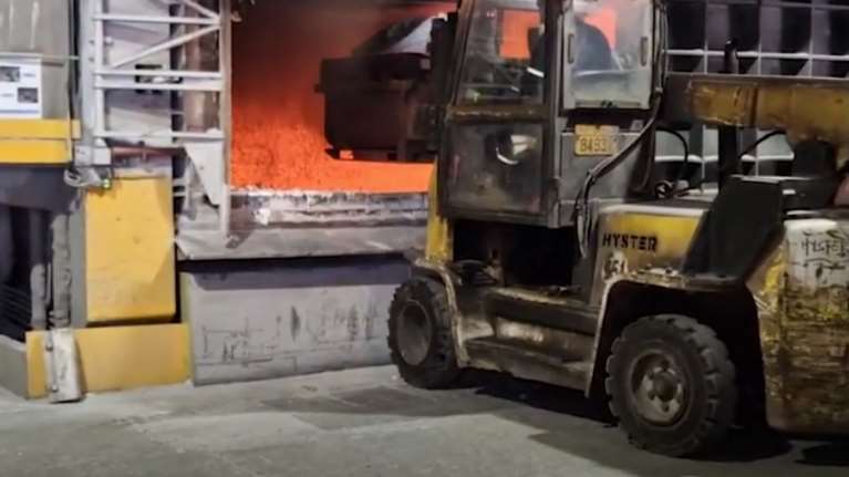 Στην πυρά  από την αστυνομία πάνω από ένας τόνος ναρκωτικά - Εκαψαν 211 δέματα [βίντεο]