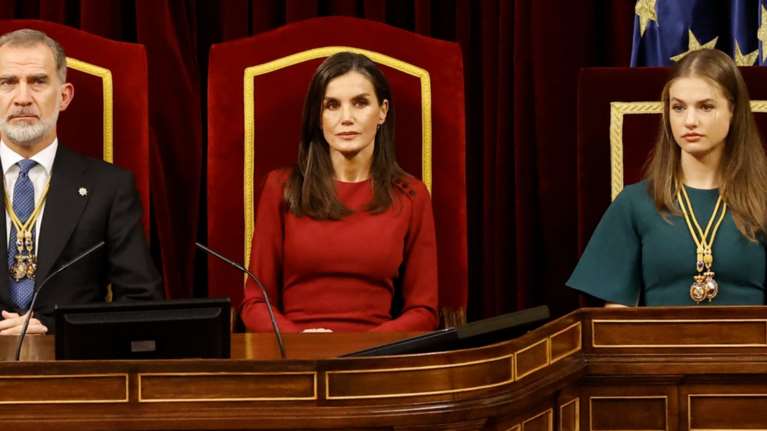 Πριγκίπισσα Λεονόρ: Διαφορετική στην πρώτη επίσημη εμφάνιση ως διάδοχος του θρόνου - Το κομψό look και τα μετάλλια