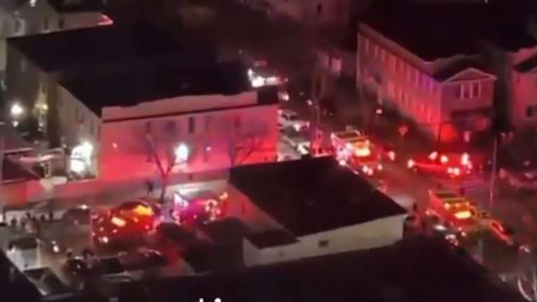 Νέα Υόρκη: Τουλάχιστον 10 τραυματίες σε μαζικούς πυροβολισμούς έξω από νυχτερινό κέντρο στο Κουίνς [βίντεο]