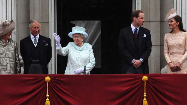 Απόρρητα έγγραφα - φωτιά &quot;καίνε&quot; τη Βασίλισσα Ελισάβετ: Μπλόκο σε μαύρους και αλλοδαπούς