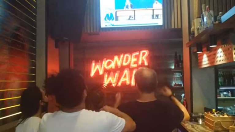 Απίστευτη αντίδραση από Θεσσαλονικείς: Πανηγυρίζουν για την επανεμφάνιση Τσιόδρα [βίντεο]