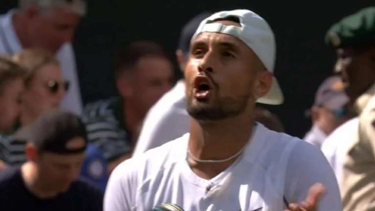 &quot;Διώξ&#39; την, έχει πιει 700 ποτά&quot;: Έξαλλος ο Νικ Κύργιος με μεθυσμένη θεατή στο Wimbledon - Ζήτησε και την απέβαλαν [βίντεο]