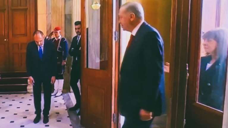 Παρεξηγήθηκε στα social media η &quot;υπόκλιση&quot; Γεραπετρίτη σε Σακελλαροπούλου και Ερντογάν [εικόνες - βίντεο]