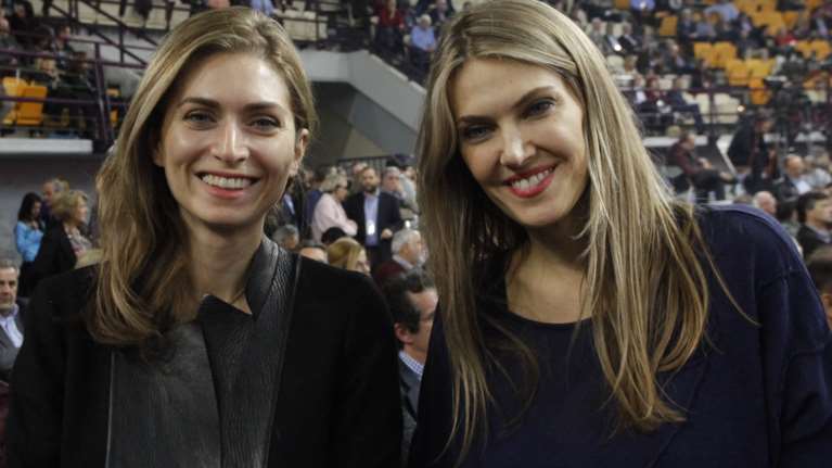 &quot;Εφοδος&quot; στο σπίτι της Καϊλή στο Ψυχικό και στης αδερφής της στην Κηφισιά - Κατασχέθηκαν υπολογιστές, κινητά και κολιέ