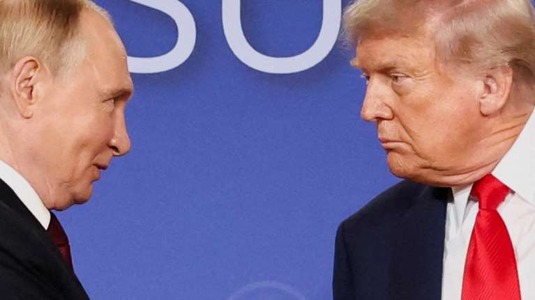 Ανάλυση Economist: Ο Πούτιν θα συνεχίσει τον πόλεμο, εκτός και αν ο Τραμπ του δώσει &quot;στο πιάτο&quot; όλα όσα ζητάει από την Ουκρανία