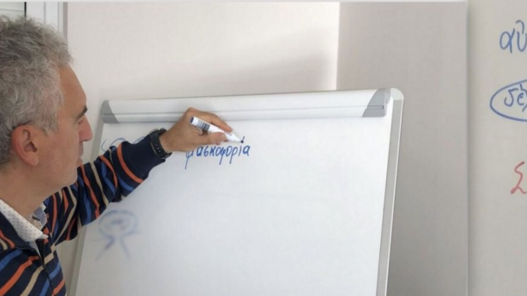 Απίστευτο: Καθηγητής Νομικής στην Κομοτηνή παραιτήθηκε καταγγέλλοντας την Κεραμέως ως... σατανίστρια - &quot;Εχουμε δικτατορία&quot;