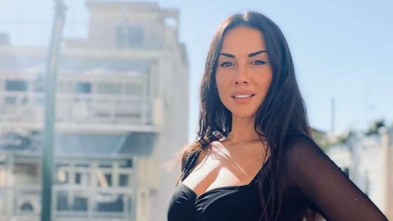 Χριστίνα Μουστάκα: Έγινε μητέρα η εντυπωσιακή μελαχρινή των &#39;&#39;Ράδιο Αρβύλα&#39;&#39;