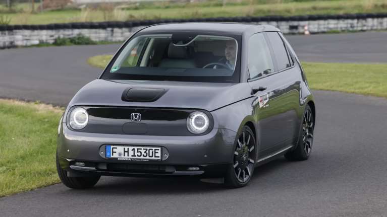 Οδηγούμε το ευρηματικό ηλεκτρικό Honda e