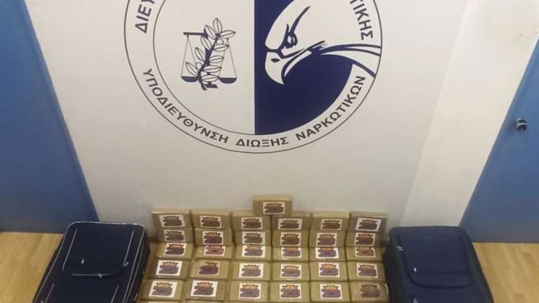 Λουτράκι: 45χρονος έκρυβε 57 κιλά κοκαΐνης αξίας 1,5 εκατ. ευρώ - Πώς τον συνέλαβαν [εικόνες]