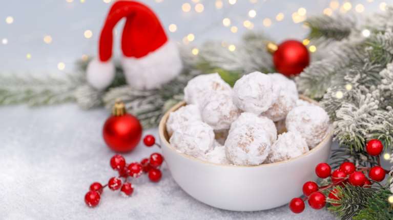 Παραδοσιακοί κουραμπιέδες μόνο με 4 υλικά - Καταπληκτικοί, θα γλείφετε τα δάχτυλά σας