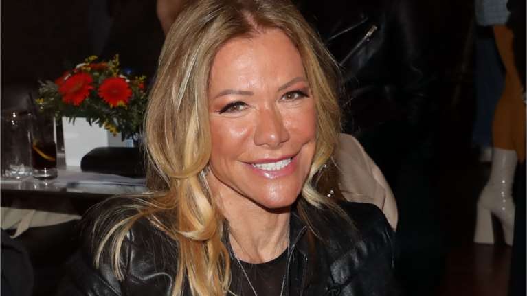 Μαριάννα Λάτση: Η βραδινή εμφάνιση σε πάρτι με ασύμμετρο μίνι party dress και γόβες με γκλίτερ